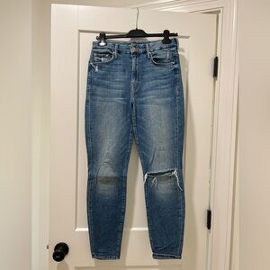 MOTHER High Waisted Looker Ankle Jeans in color Popism